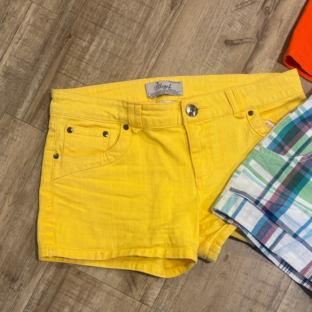 Set of 4 size 7 women’s illegal jeans / illegal weekend shorts. Get 4 for 1 - Picture 5 of 7